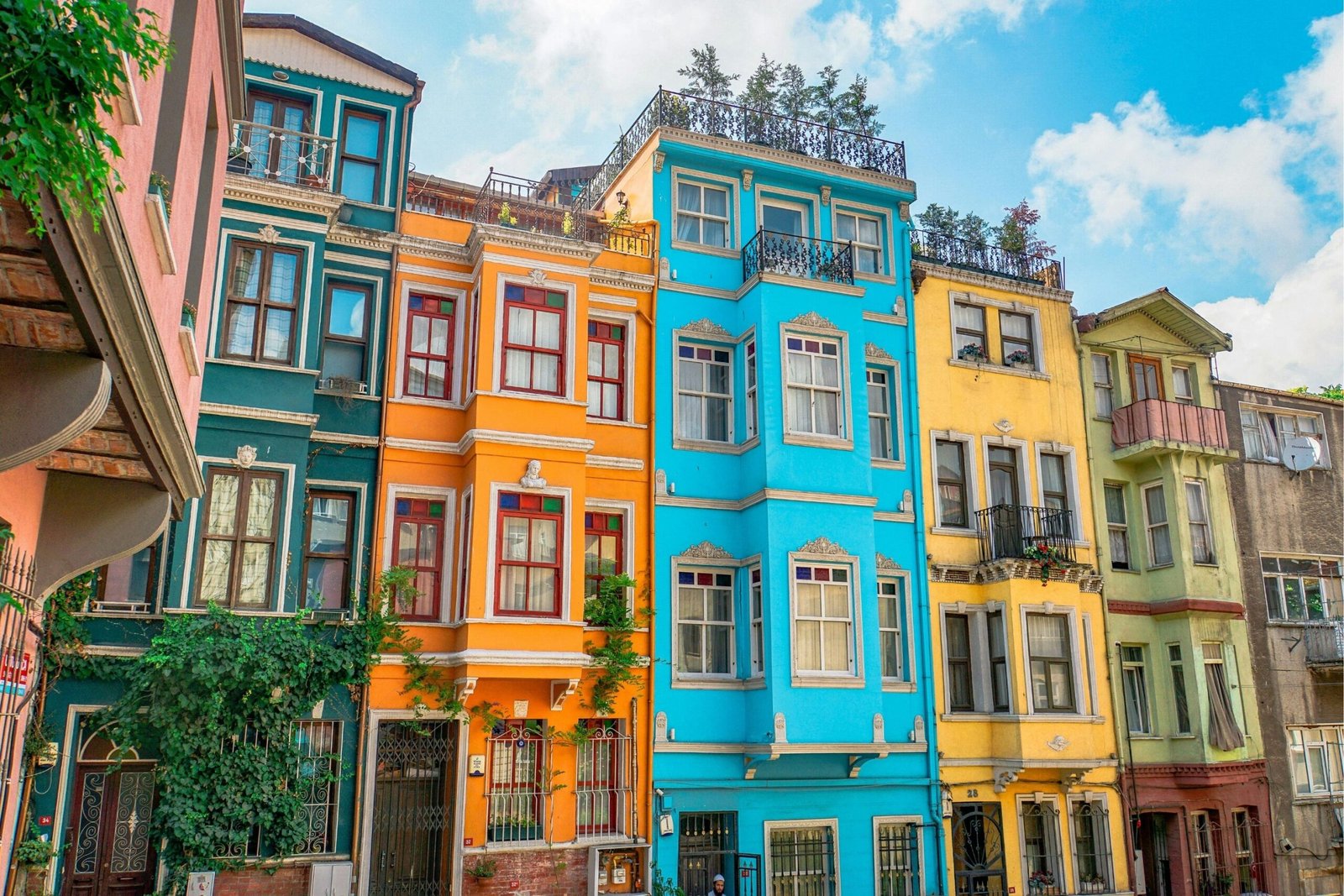 Fener ve Balat renkli evler sokak manzarası