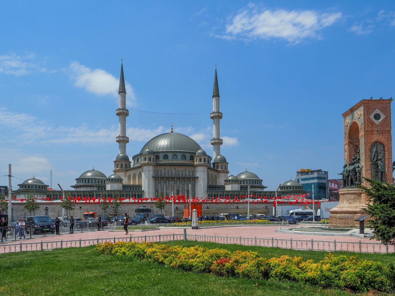 Taksim Meydanı Cumhuriyet Anıtı