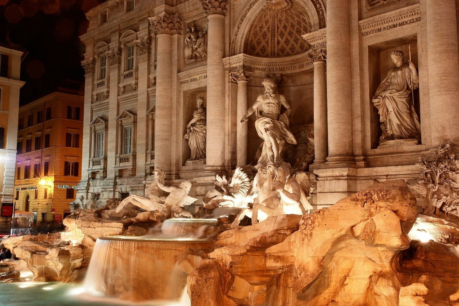 Roma da gezilecek yerler Trevi Çeşmesi Fontana di Trevi
