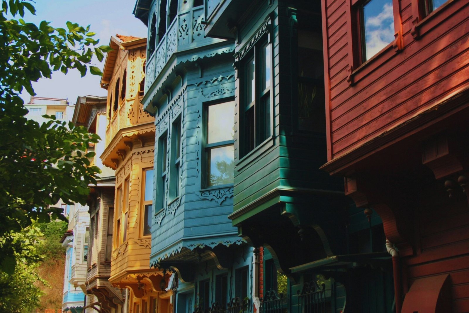 Kuzguncuk renkli evler ve sahili