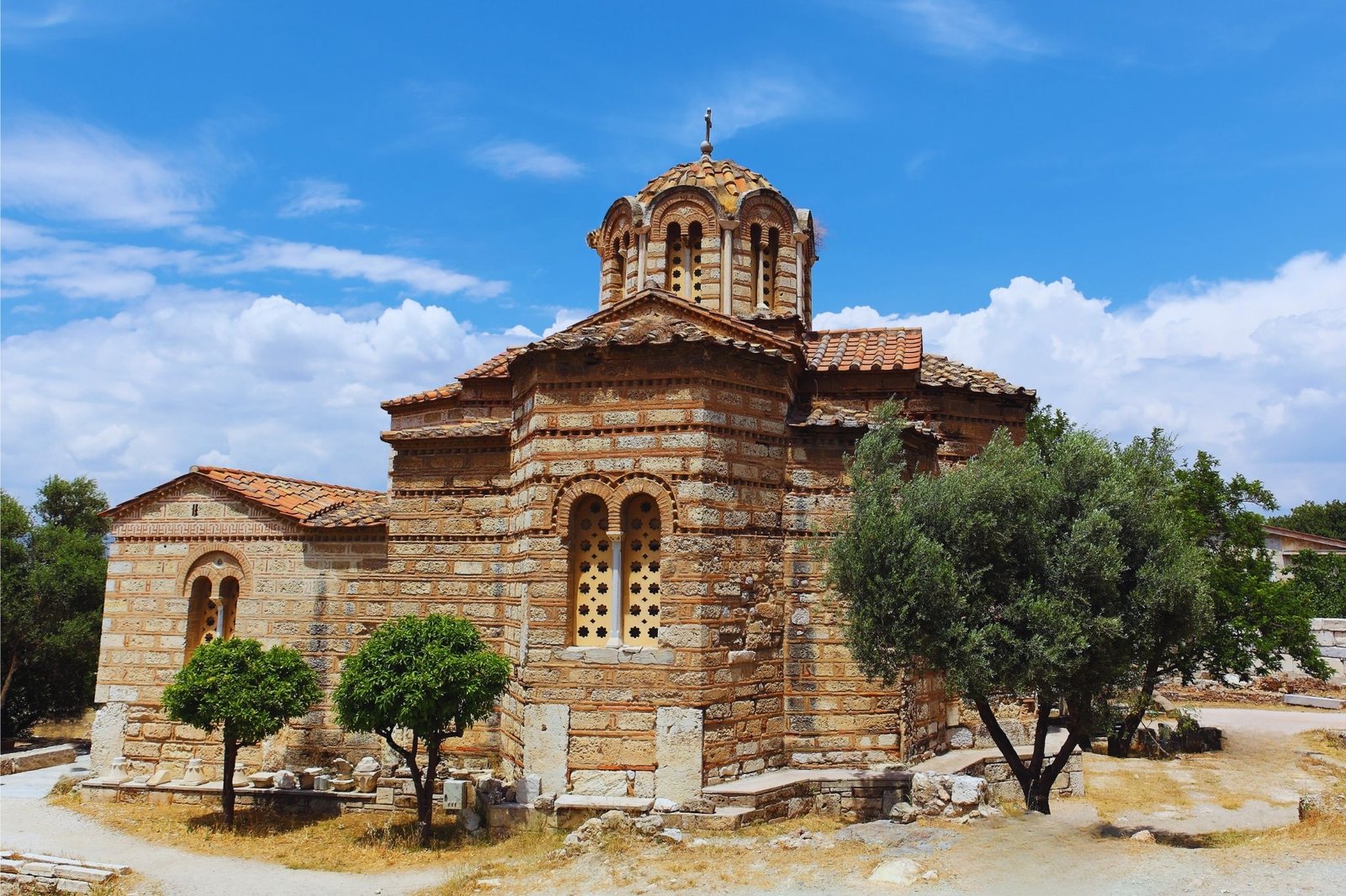 Orheiul Vechi mağara manastırı ve şapel girişi