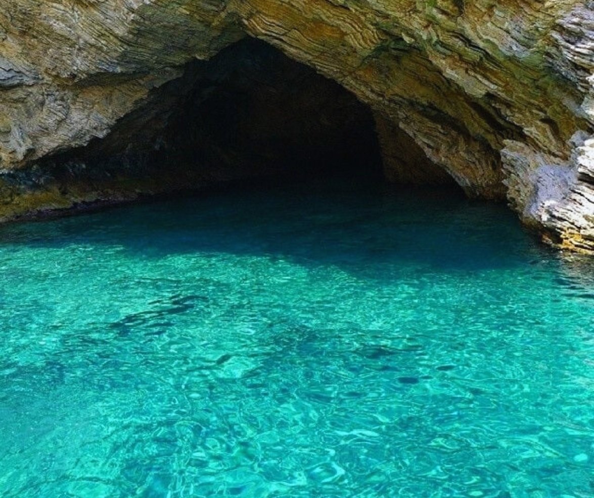 Mavi Mağara masmavi sular doğal oluşum