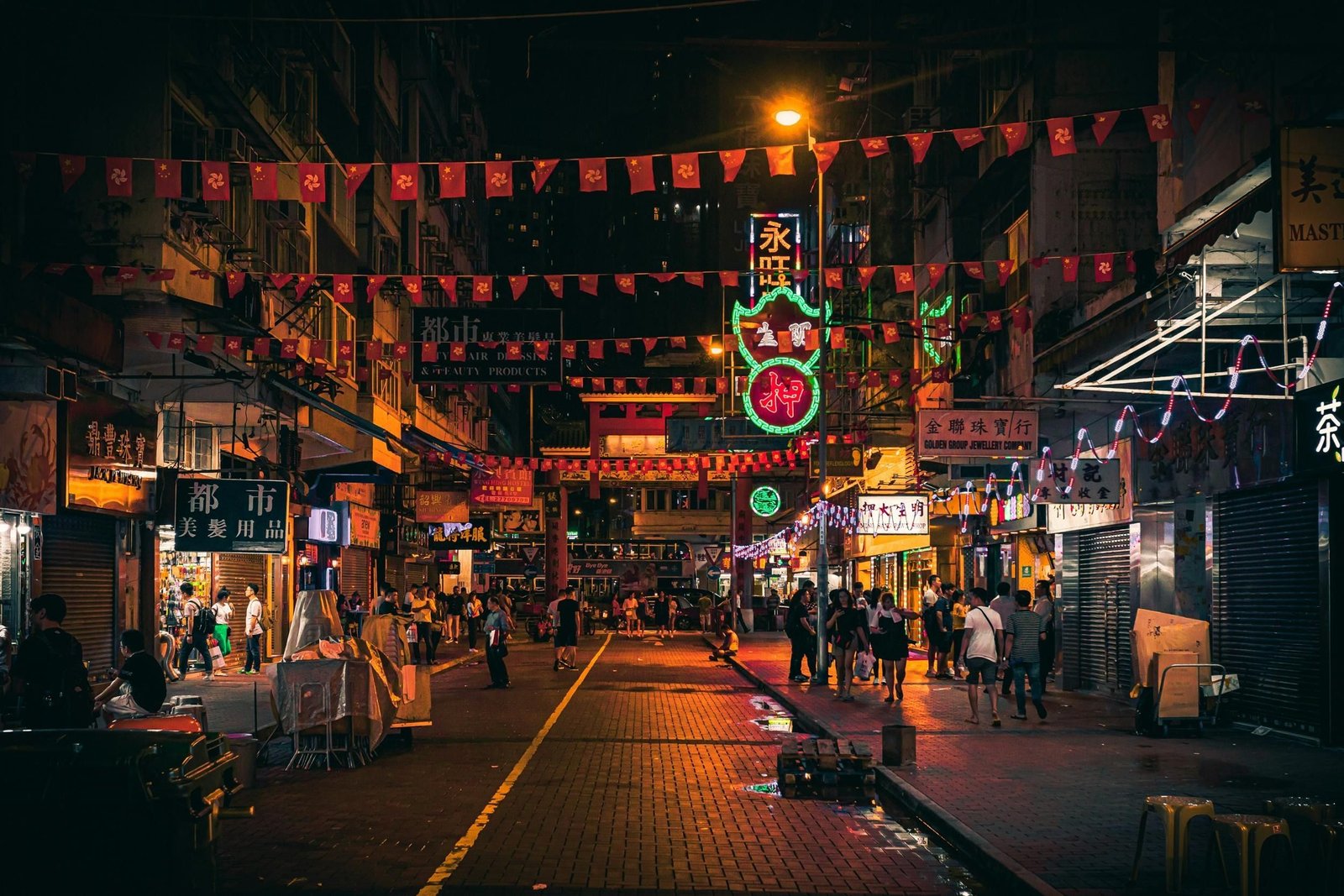 Hong Kong Temple Street Night Market gece pazarı