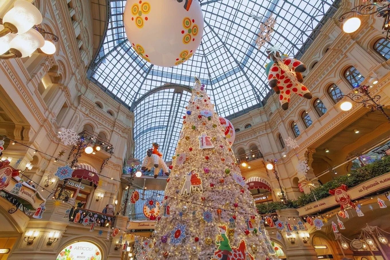 Moskova gezilecek yerler: GUM Alışveriş Merkezi