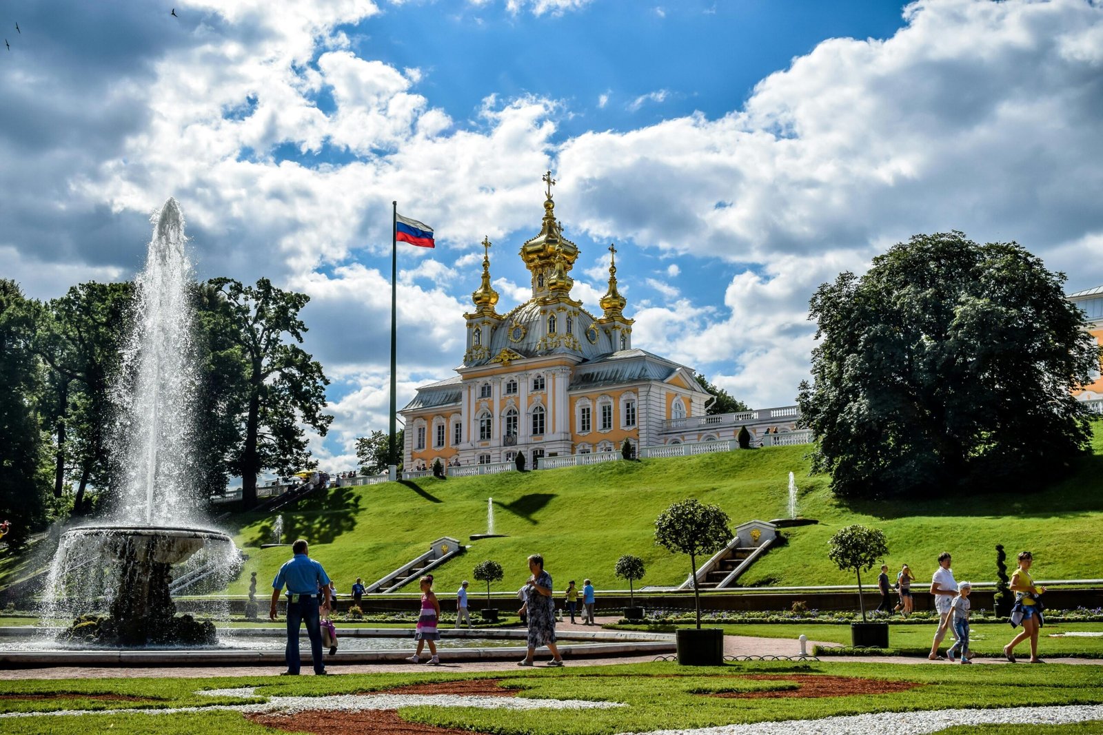 Rusya gezilecek yerler: Peterhof Sarayı ve bahçeleri
